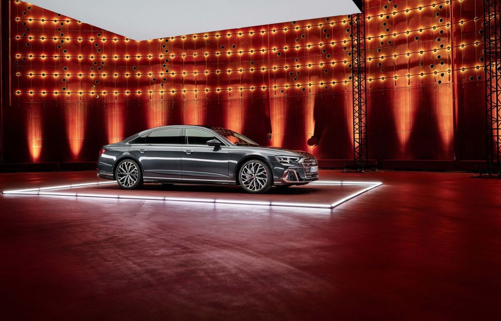 Audi prezintă noul A8 facelift: modificări estetice și, în premieră pe nava amiral, linie exterioară S Line - Poza 12