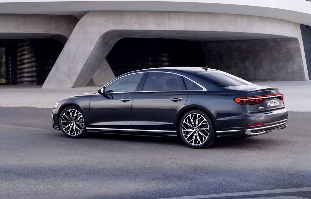 Audi prezintă noul A8 facelift: modificări estetice și, în premieră pe nava amiral, linie exterioară S Line - Poza 17