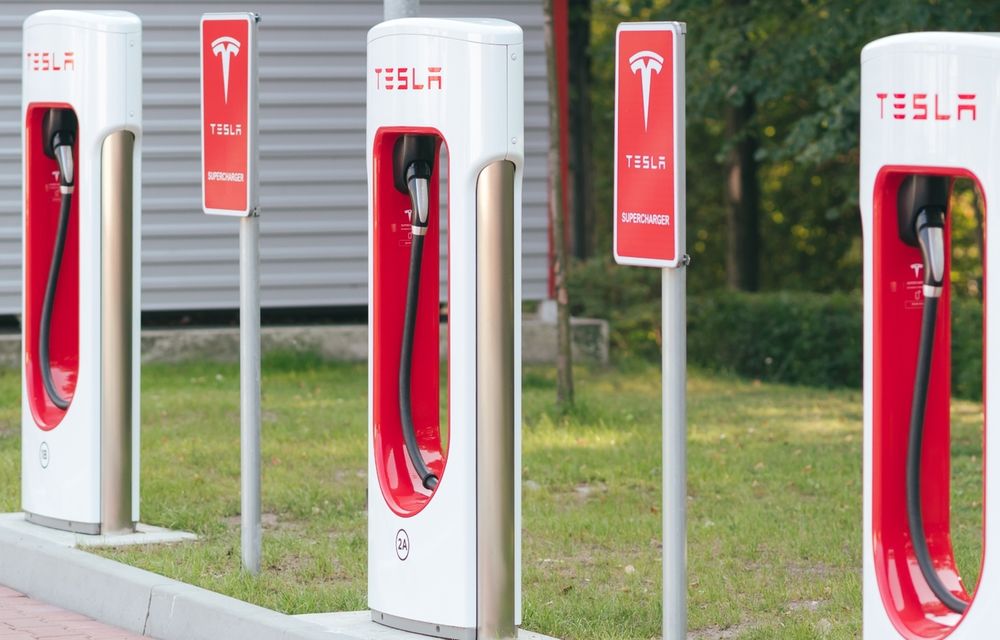 Proiect-pilot în Olanda: Toate mașinile electrice vor putea fi încărcate la rețeaua de stații Tesla - Poza 1