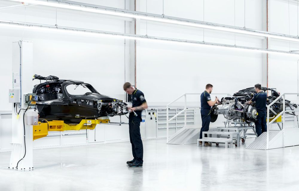 Aston Martin a început producția hypercar-ului Valkyrie. Primul exemplar a fost deja finalizat - Poza 7