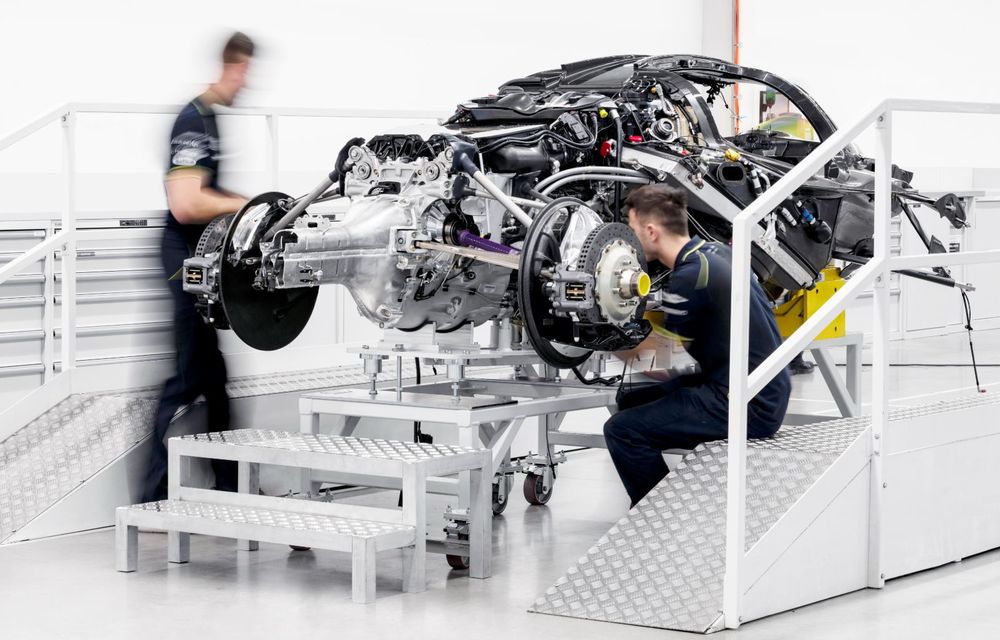 Aston Martin a început producția hypercar-ului Valkyrie. Primul exemplar a fost deja finalizat - Poza 8
