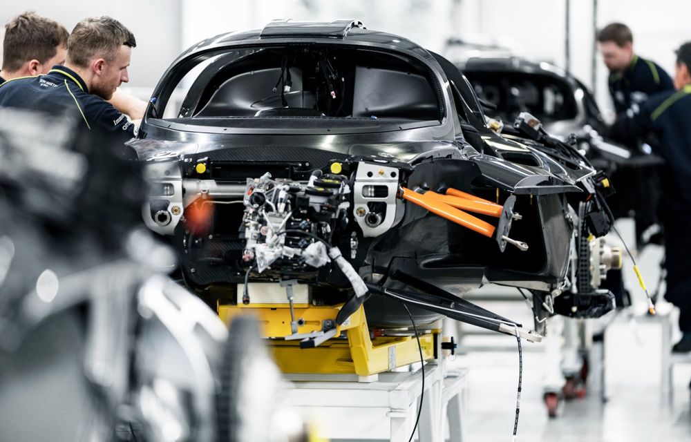 Aston Martin a început producția hypercar-ului Valkyrie. Primul exemplar a fost deja finalizat - Poza 5