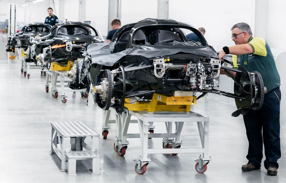 Aston Martin a început producția hypercar-ului Valkyrie. Primul exemplar a fost deja finalizat - Poza 6