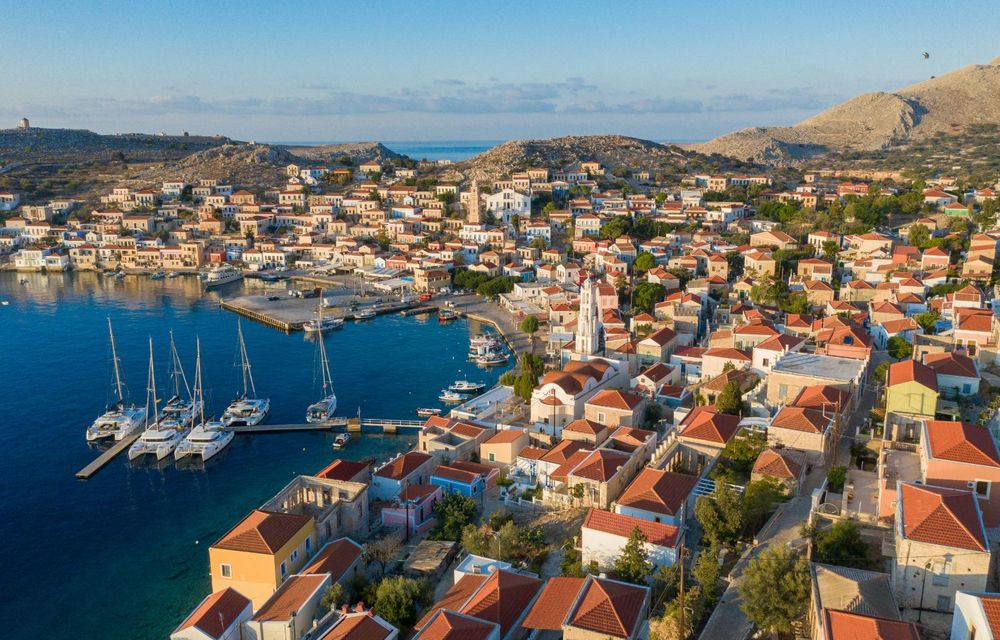 Citroen donează 6 mașini electrice unei insule grecești, inclusiv un Citroen Ami pentru poliție - Poza 8
