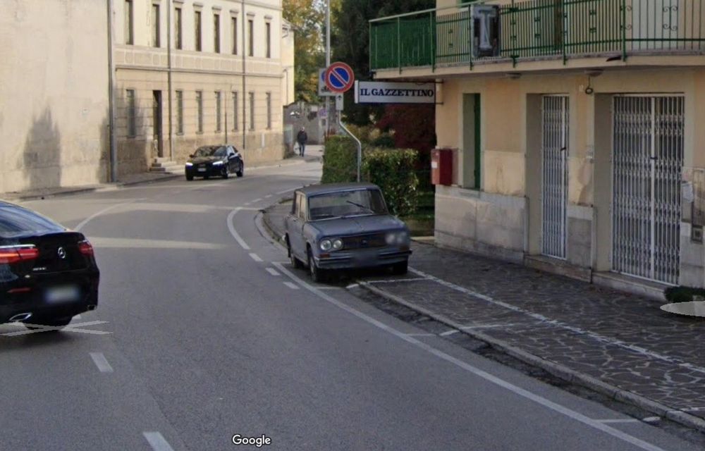 O mașină parcată în același loc vreme de 47 de ani, transformată în atracție turistică în Italia - Poza 2