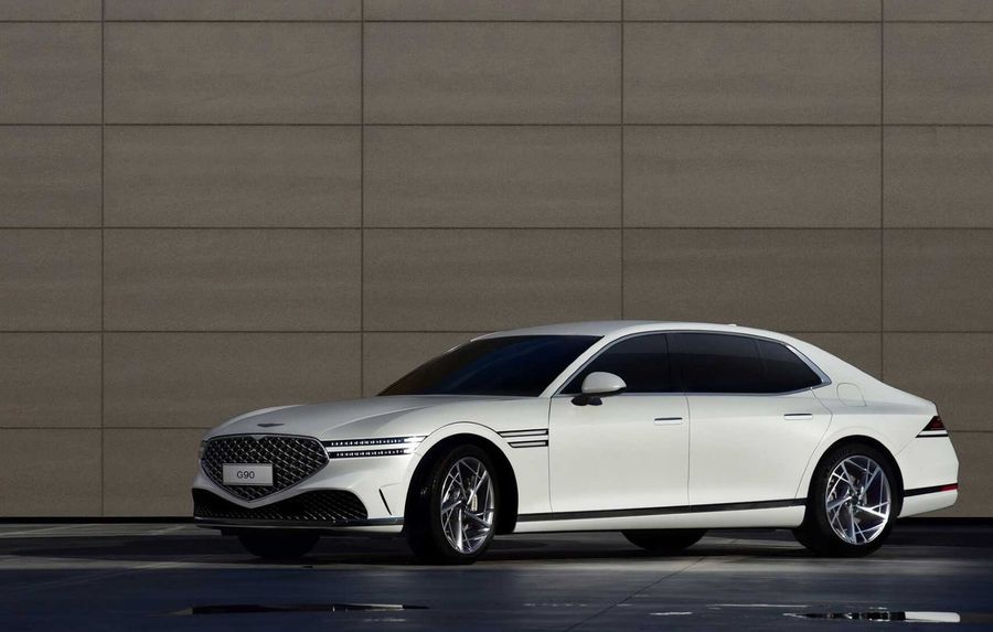 Primele imagini cu noul Genesis G90, concurent pentru Mercedes