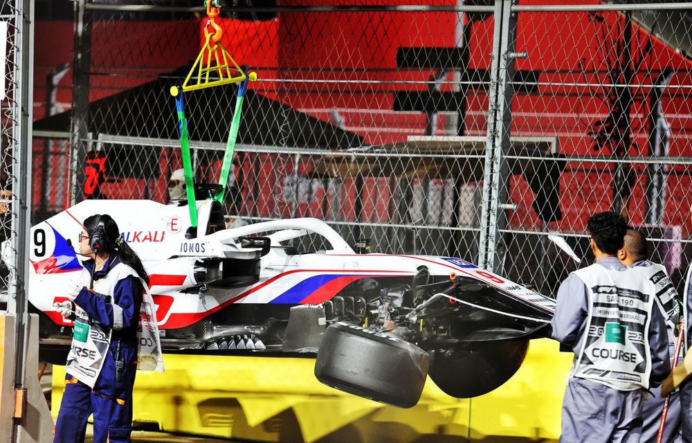 Hamilton câștigă în nocturna de la Jeddah. Verstappen a încheiat cursa pe locul 2 - Poza 4