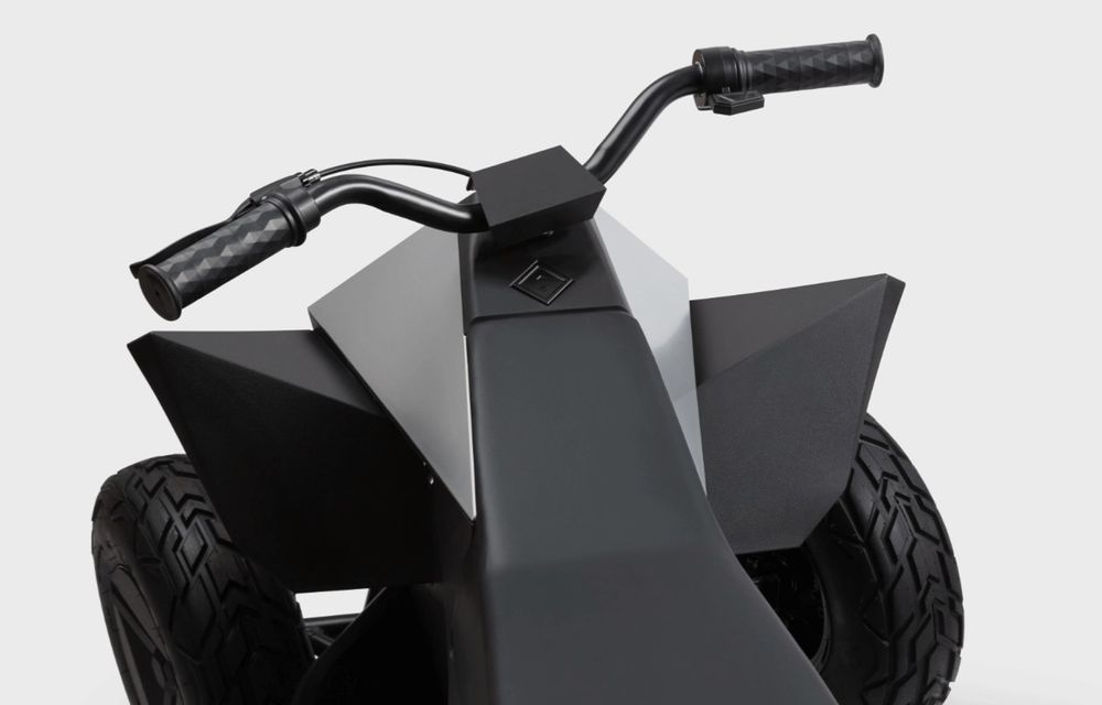 Tesla a lansat Cyberquad, un ATV electric pentru copii - Poza 9