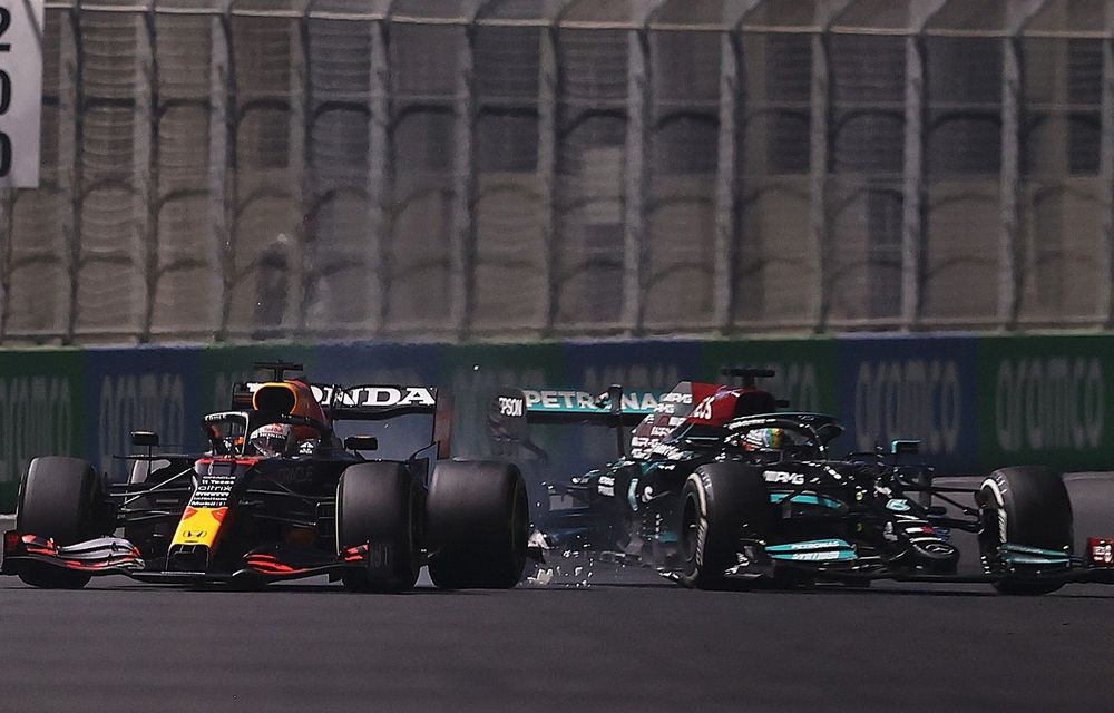 Max Verstappen, 10 secunde penalizare pentru incidentul cu Lewis Hamilton din MP al Arabiei Saudite - Poza 1