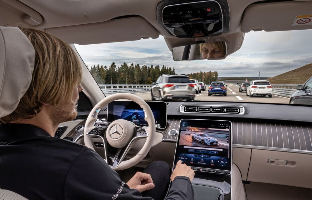 Mercedes-Benz, primul producător din Europa cu rulare autonomă de nivel 3: poți vedea filme în mașină - Poza 1