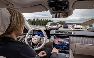 Mercedes-Benz, primul producător din Europa cu rulare autonomă de nivel 3: poți vedea filme în mașină