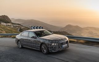 Imagini cu prototipul viitorului BMW i7. Sedanul electric de lux a a fost testat în diferite zone ale globului