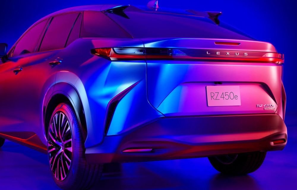 Lexus publică noi imagini teaser cu viitorul SUV electric RZ. Debutează în 2022 - Poza 2