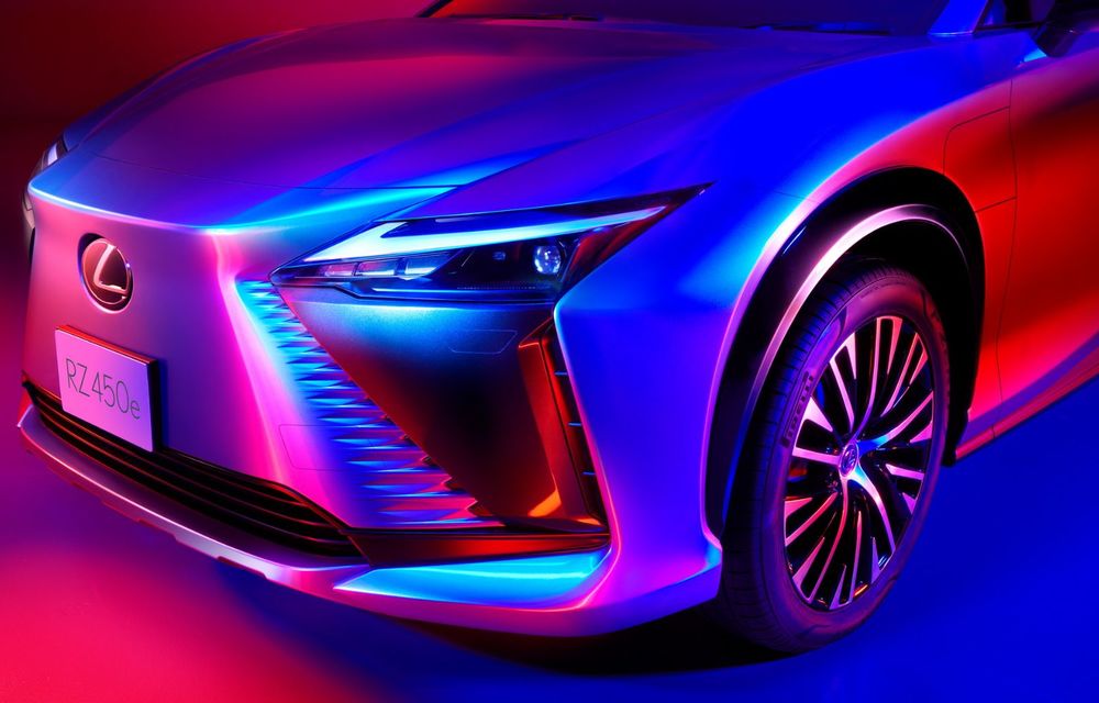 Lexus publică noi imagini teaser cu viitorul SUV electric RZ. Debutează în 2022 - Poza 1