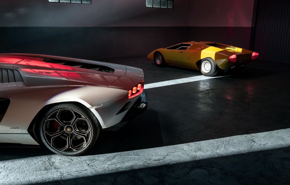 Mulți clienți ai noului Lamborghini Countach LPI 800-4 dețin și un exemplar Countach original - Poza 2