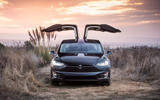 Tesla a reușit să vândă aproape un milion de mașini în 2021