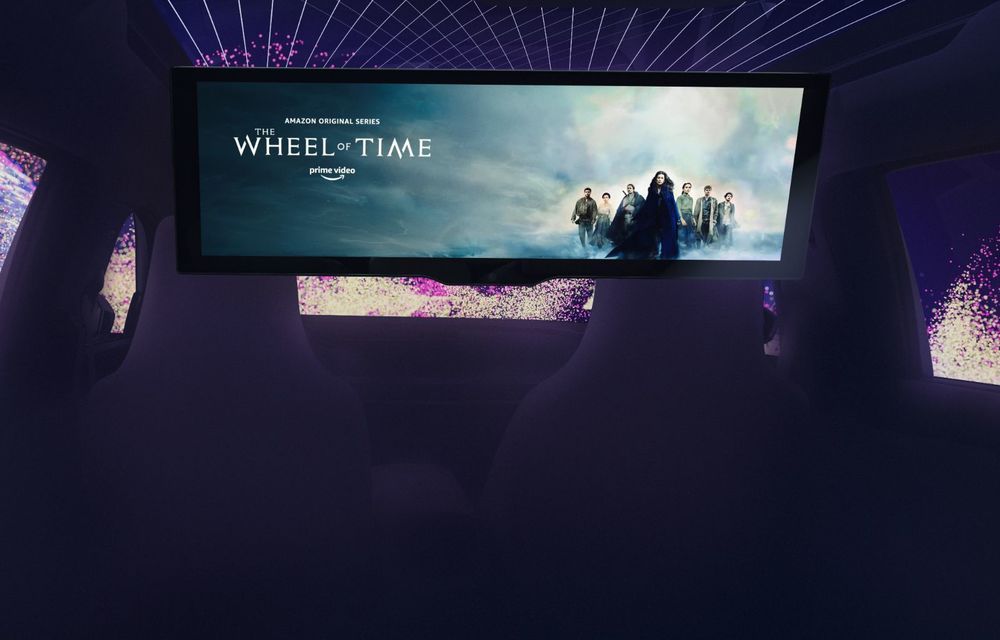 BMW prezintă noul Theatre Screen: un display 8K de 31 de inch pentru pasagerii din spate - Poza 1