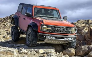 Ford prezintă noul Bronco Raptor: peste 400 de cai putere și 33 cm gardă la sol