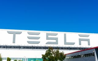 Tesla va începe producția de serie la fabrica din Germania în martie