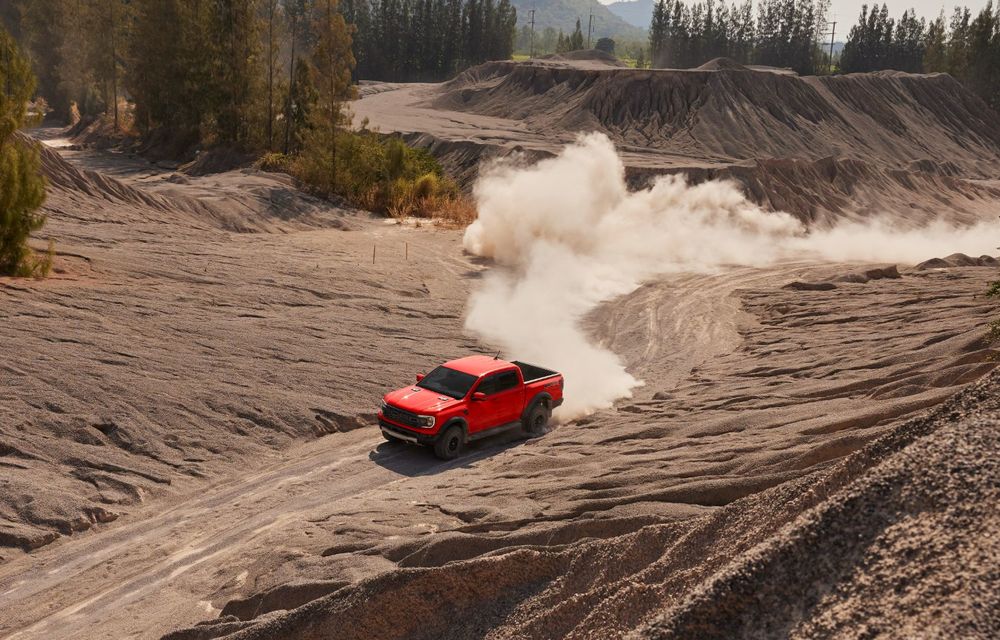 Noua generație Ford Ranger Raptor: V6 twin-turbo, pe benzină, 288 CP și diferențiale blocabile - Poza 8