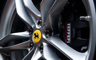 Primele imagini neoficiale cu viitorul SUV Ferrari Purosangue