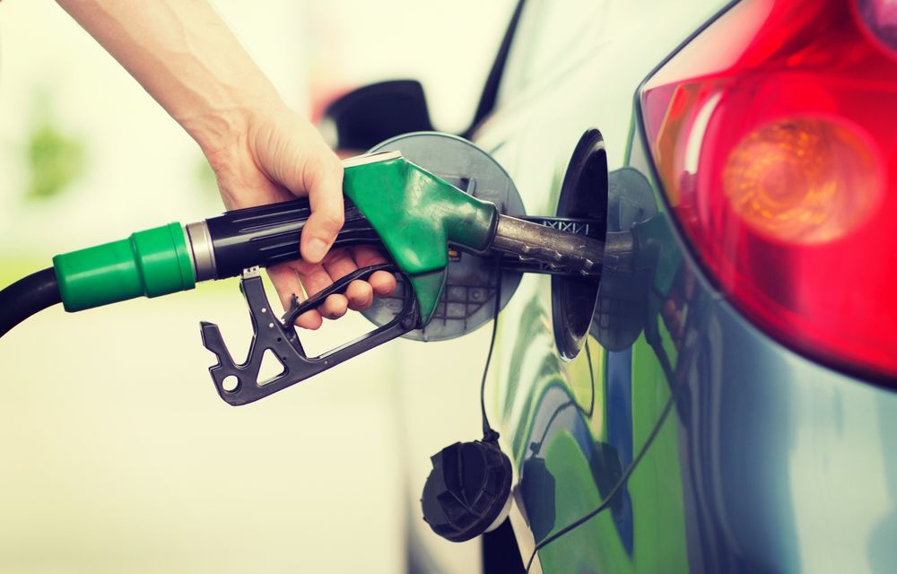 Prețuri mai mici la pompă: Acciza la combustibil ar putea scădea cu 50% pentru o perioadă de 3 luni - Poza 1