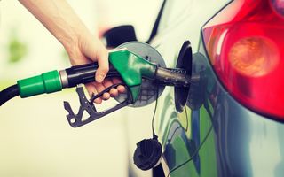 Prețuri mai mici la pompă: Acciza la combustibil ar putea scădea cu 50% pentru o perioadă de 3 luni