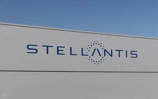 Șeful Stellantis: Costurile de producție ale mașinilor electrice sunt cu 40-50% mai mari