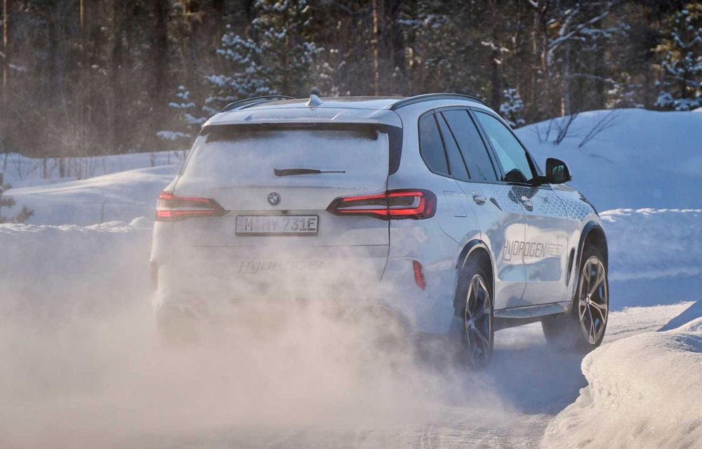 Imagini cu BMW iX5 Hydrogen în timpul testelor de iarnă: 374 CP, iar plinul de hidrogen se face în 3 - 4 minute - Poza 12