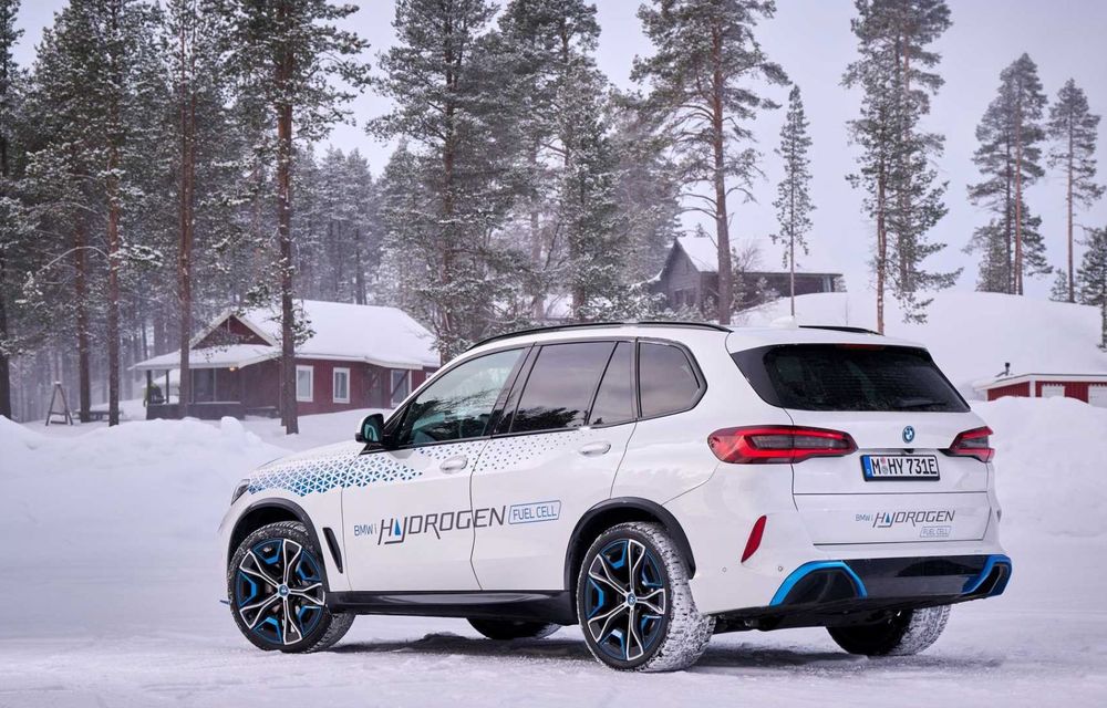 Imagini cu BMW iX5 Hydrogen în timpul testelor de iarnă: 374 CP, iar plinul de hidrogen se face în 3 - 4 minute - Poza 13