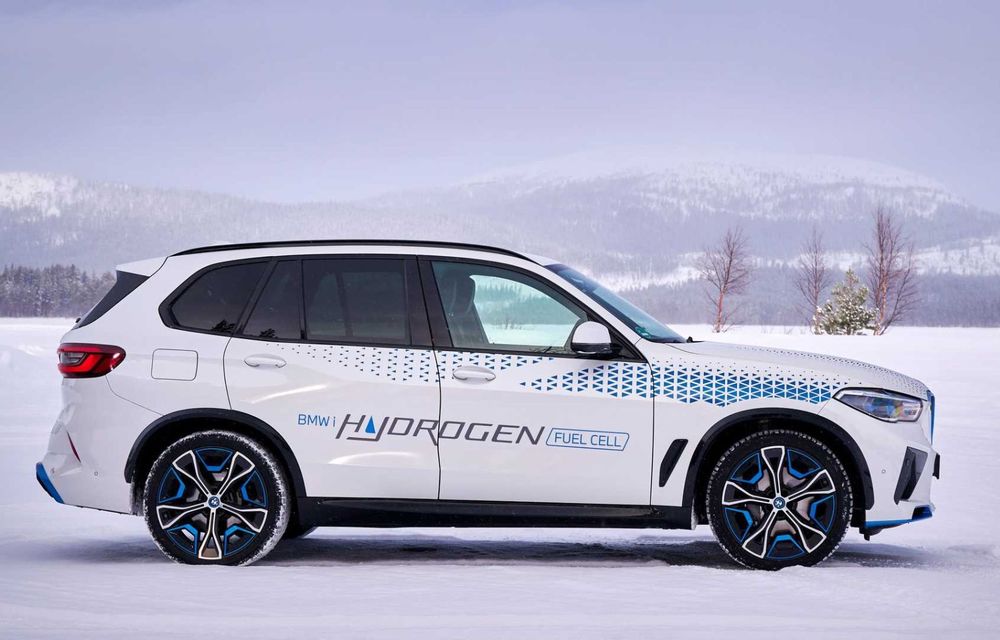 Imagini cu BMW iX5 Hydrogen în timpul testelor de iarnă: 374 CP, iar plinul de hidrogen se face în 3 - 4 minute - Poza 14