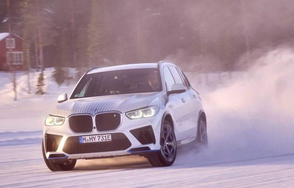 Imagini cu BMW iX5 Hydrogen în timpul testelor de iarnă: 374 CP, iar plinul de hidrogen se face în 3 - 4 minute - Poza 6