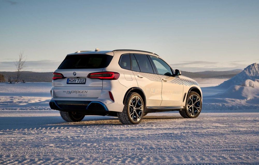 Imagini cu BMW iX5 Hydrogen în timpul testelor de iarnă: 374 CP, iar plinul de hidrogen se face în 3 - 4 minute - Poza 15