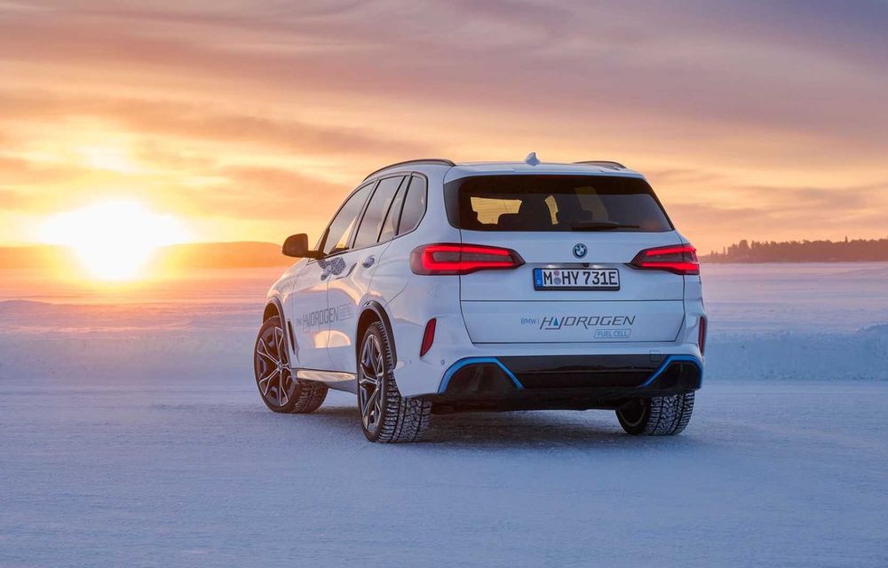 Imagini cu BMW iX5 Hydrogen în timpul testelor de iarnă: 374 CP, iar plinul de hidrogen se face în 3 - 4 minute - Poza 17
