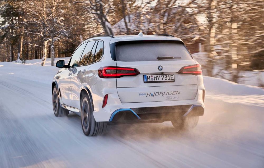 Imagini cu BMW iX5 Hydrogen în timpul testelor de iarnă: 374 CP, iar plinul de hidrogen se face în 3 - 4 minute - Poza 16