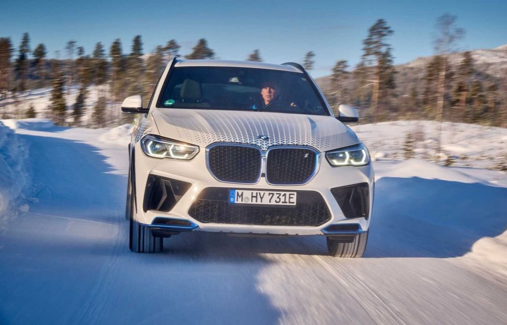 Imagini cu BMW iX5 Hydrogen în timpul testelor de iarnă: 374 CP, iar plinul de hidrogen se face în 3 - 4 minute - Poza 10