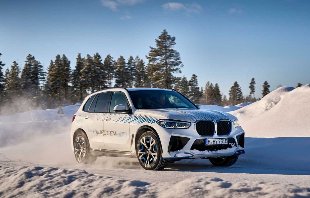 Imagini cu BMW iX5 Hydrogen în timpul testelor de iarnă: 374 CP, iar plinul de hidrogen se face în 3 - 4 minute - Poza 1