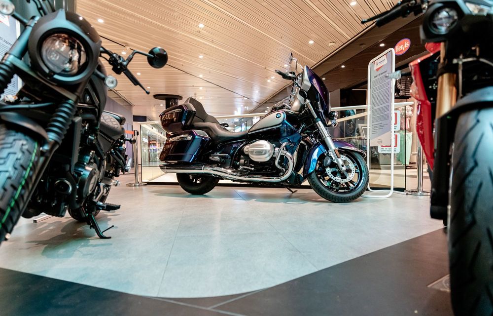 Expoziție de motociclete clasice într-un centru comercial din București - Poza 3