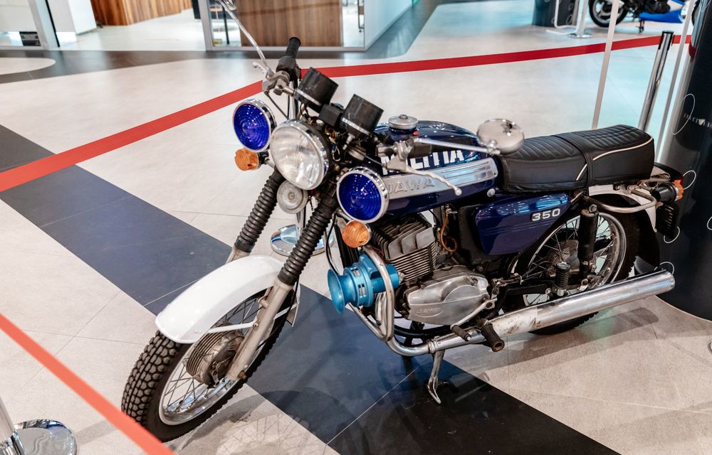 Expoziție de motociclete clasice într-un centru comercial din București - Poza 10