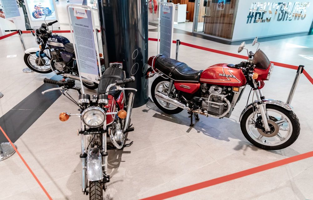 Expoziție de motociclete clasice într-un centru comercial din București - Poza 15