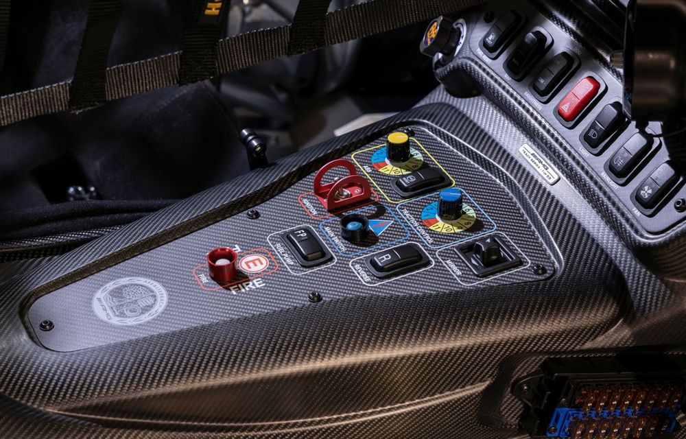 Noul Mercedes-AMG GT Track Series. Motor V8 de 724 de cai putere și producție limitată la 55 de exemplare - Poza 13