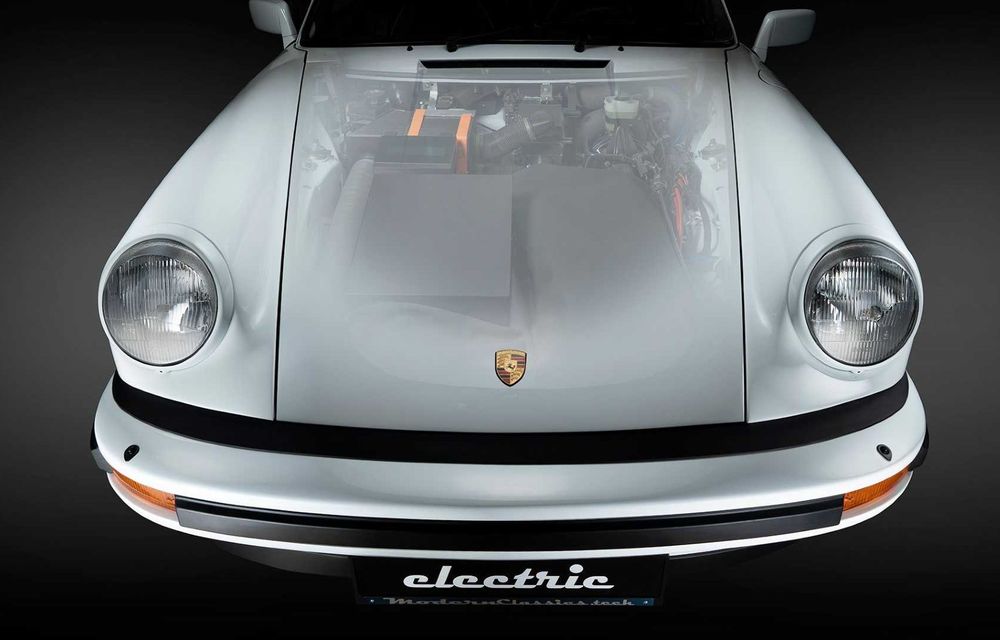 Un Porsche 911 clasic, transformat în mașină electrică de către o firmă din Bulgaria - Poza 1