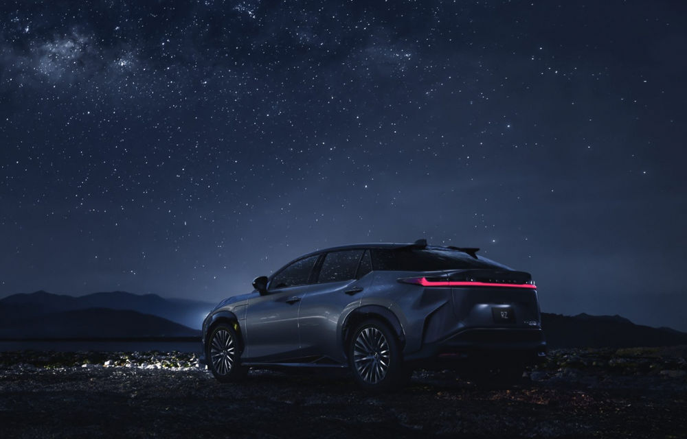 Lexus publică un nou teaser cu viitorul SUV electric RZ - Poza 1