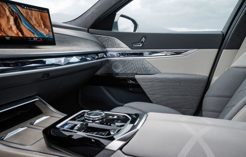Noul BMW Seria 7: versiune electrică și ecran de 31 de inch pentru locurile din spate - Poza 42