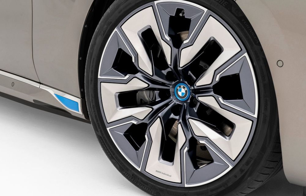 Noul BMW Seria 7: versiune electrică și ecran de 31 de inch pentru locurile din spate - Poza 31
