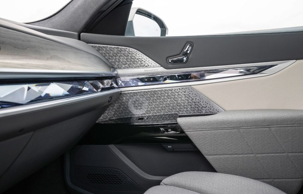 Noul BMW Seria 7: versiune electrică și ecran de 31 de inch pentru locurile din spate - Poza 40