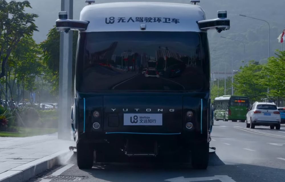 Chinezii au lansat un vehicul autonom pentru curățarea străzilor - Poza 4