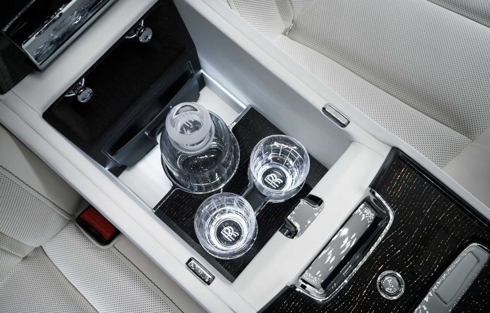 Rolls-Royce anunță îmbunătățiri pentru limuzina Phantom: jante noi și grilă iluminată - Poza 16