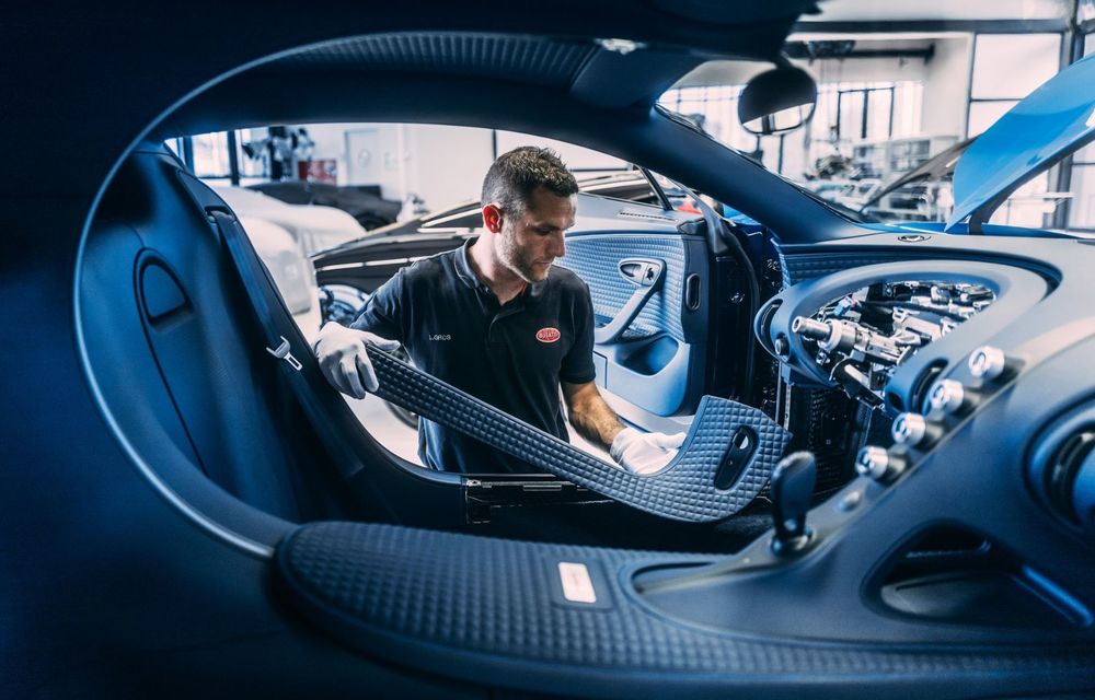 Bugatti Centodieci: Asamblarea unui interior durează aproximativ 4 luni - Poza 2
