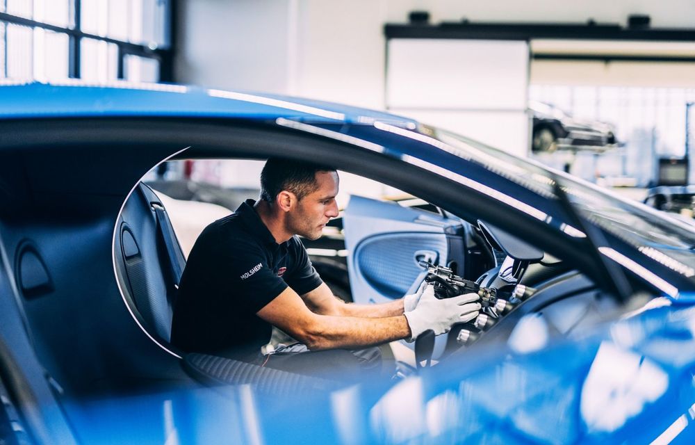 Bugatti Centodieci: Asamblarea unui interior durează aproximativ 4 luni - Poza 4